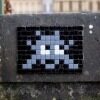 VRS_32, Space Invader de Parterre Latone — Street art de Invader à Versailles