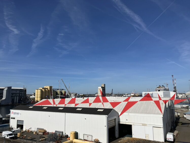 Suite de triangles — Street art by Felice Varini in Saint-Nazaire