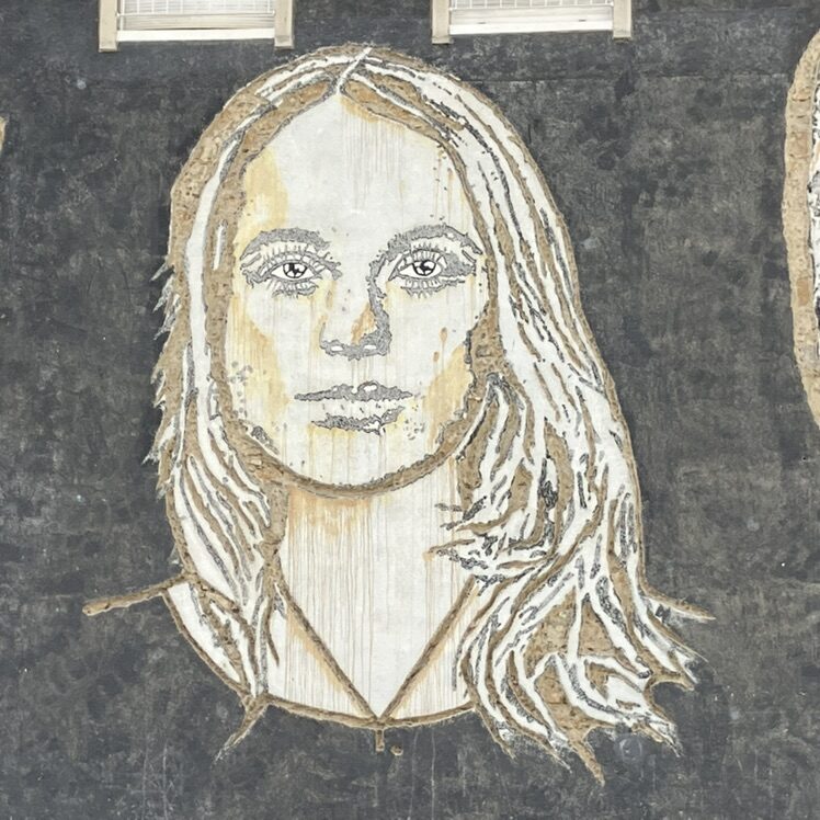 Trois visages chaux-de-fonniers — Street art de Telmo Guerra à La Chaux-de-Fonds