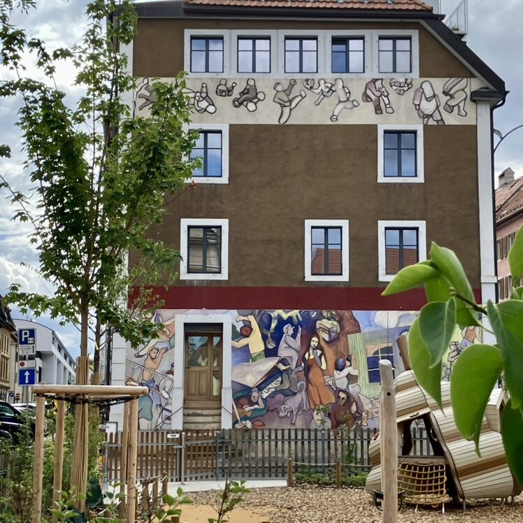 People, the Facade with Two Friezes — Street art in La Chaux-de-Fonds