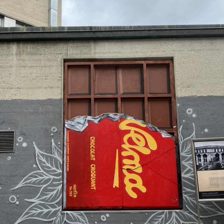 Evolution of the bars, 200 years of Suchard — Street art in Neuchâtel