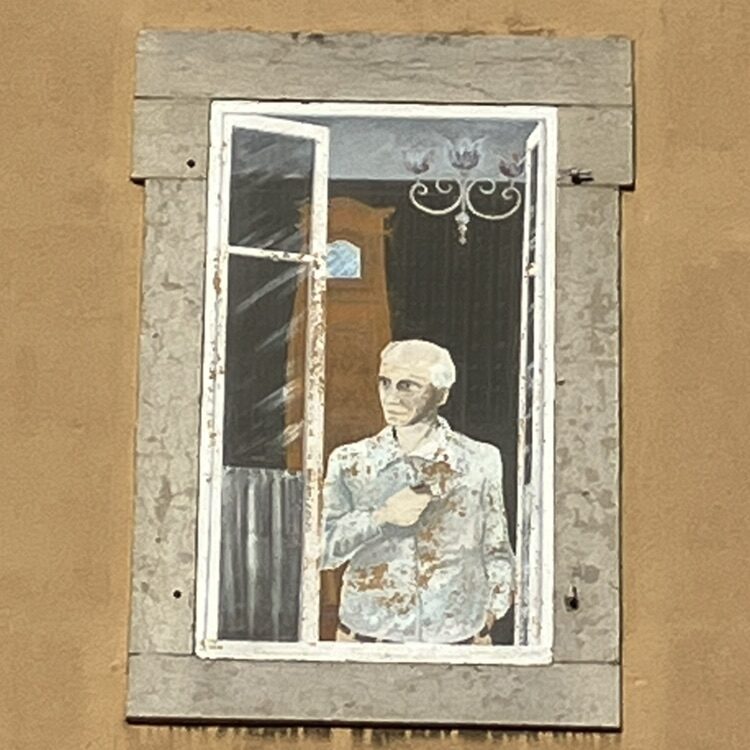 La grand-mère et le fumeur de pipe — Street art de Maoro à La Chaux-de-Fonds