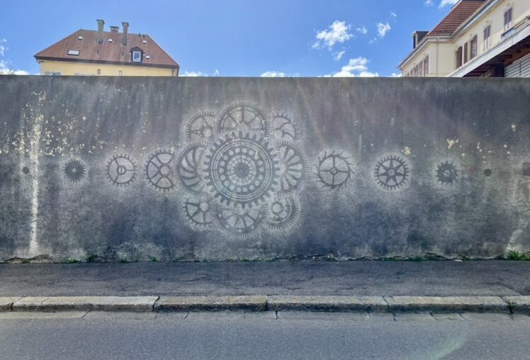 Quand le temps passe, quelque chose s'efface — Street art de Philippe Chevrinais à Le Locle