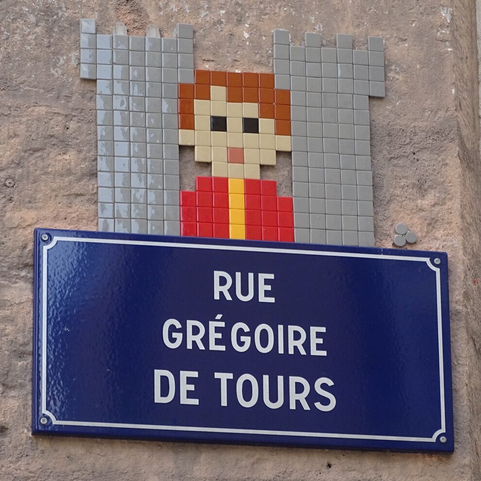Grégoire entre ses deux tours — Street art de Mifamosa à Clermont-Ferrand