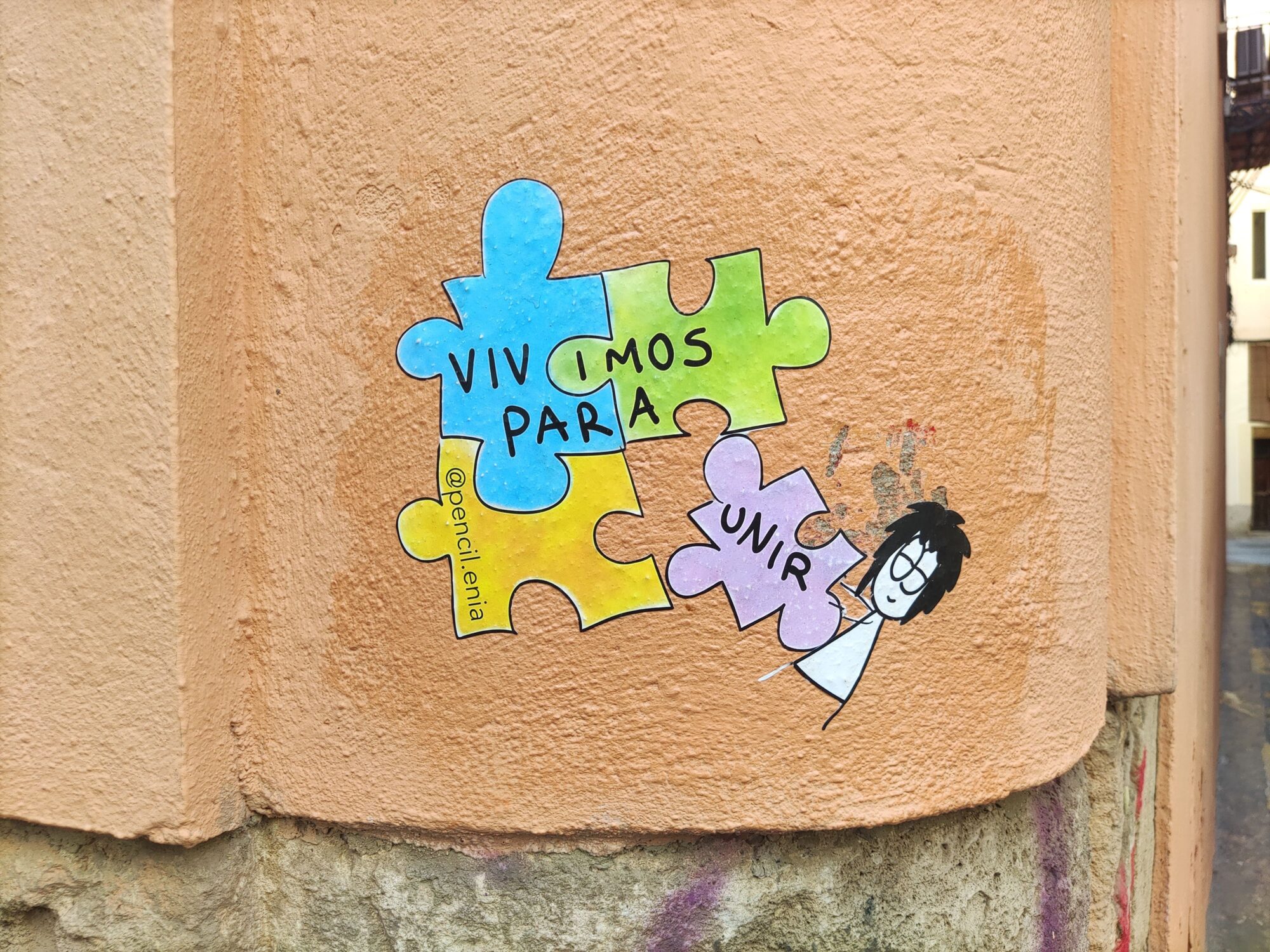 Vivimos para Unir, the Puzzle Pieces — Street art by pencil.enia in València