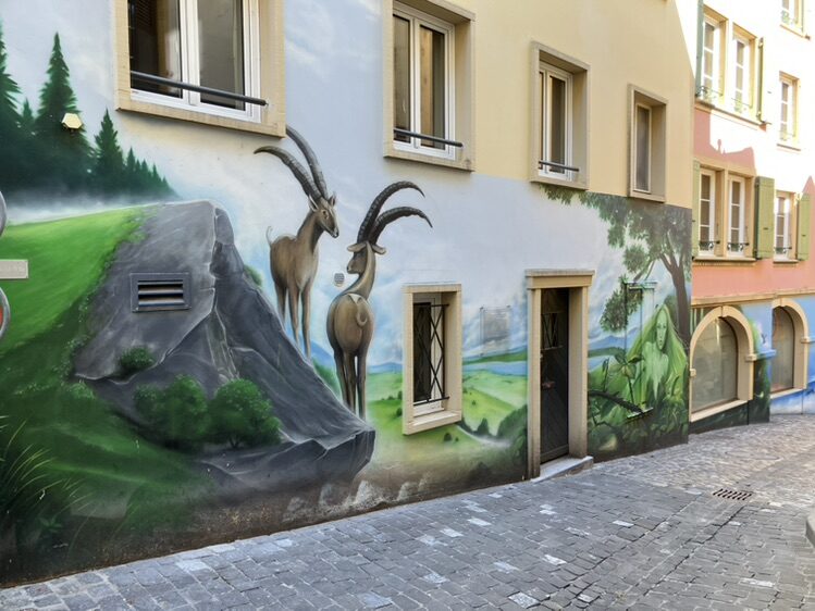 Bouquetins sur l'éperon rocheux — Street art à Neuchâtel