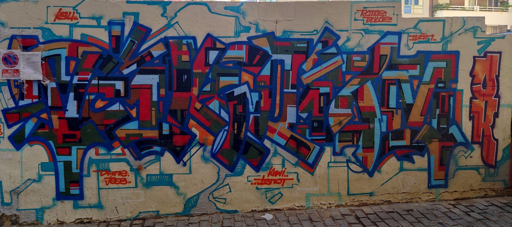 Blue and Red Wildstyle — Street art in València