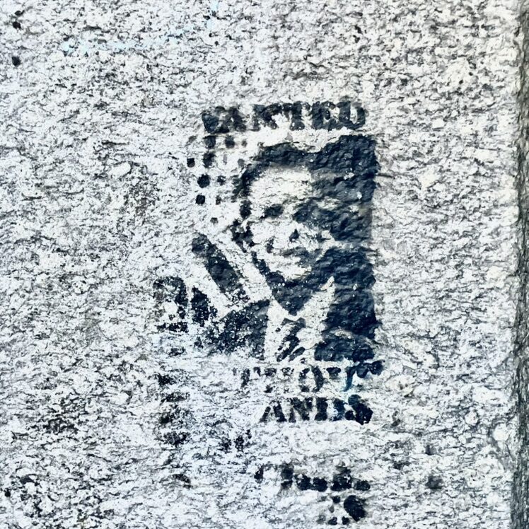 Wanted, a stencilled portrait — Street art in La Chaux-de-Fonds