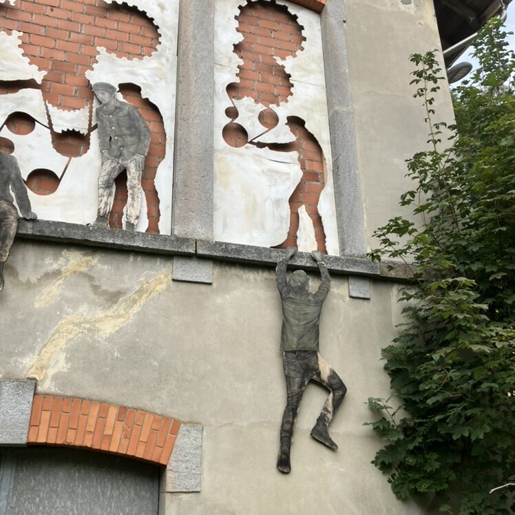 Run for Your Life — Street art by LEVALET in Le Locle