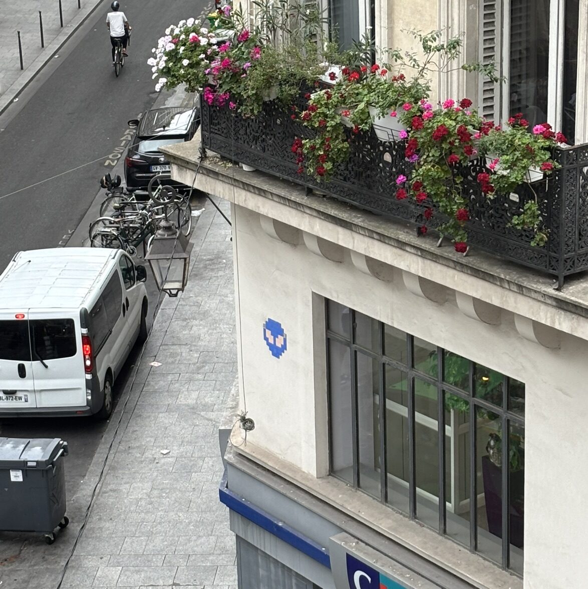 Blue life, Small Pixel Head — Street art by Mr Djoul in Paris