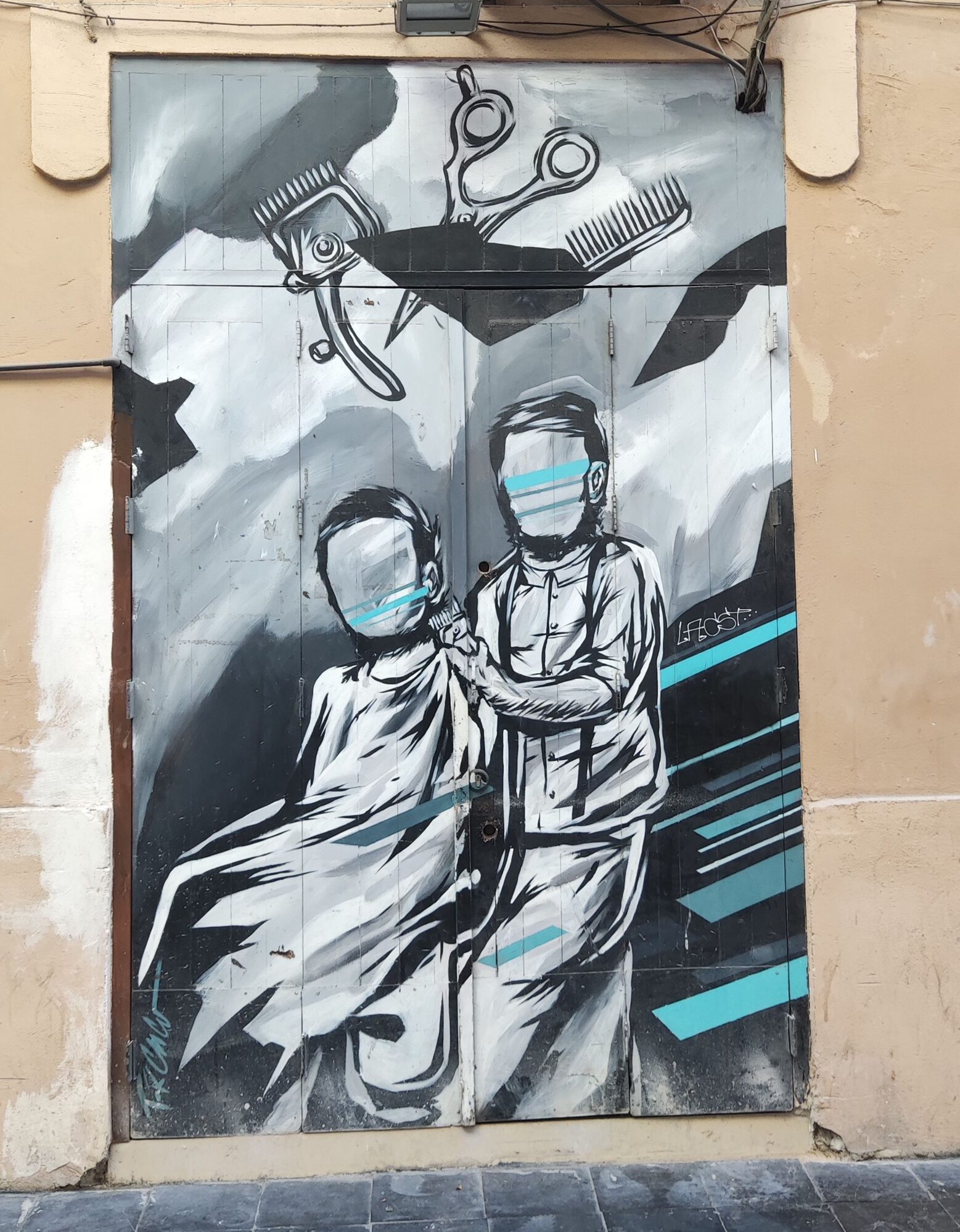 Le barbier aux visages effacés — Street art à València