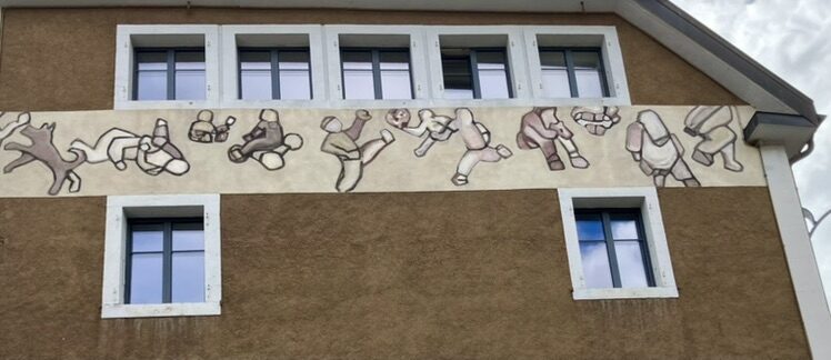 People, the Facade with Two Friezes — Street art in La Chaux-de-Fonds