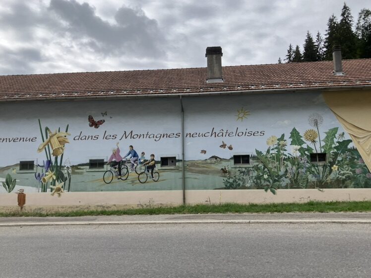 Bienvenue dans les Montagnes neuchâteloises — Street art de Carolus à Le Locle