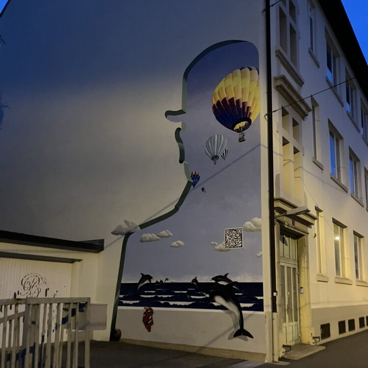 Profil et montgolfières de la rue du Crêt — Street art de Carolus à La Chaux-de-Fonds