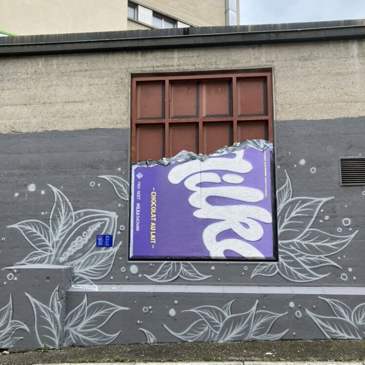 Evolution of the bars, 200 years of Suchard — Street art in Neuchâtel