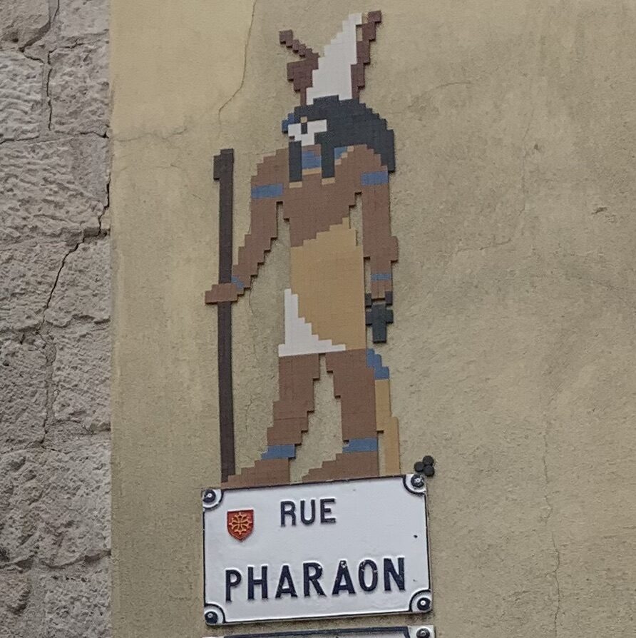 Divinité égyptienne de la rue Pharaon — Street art de Mifamosa à Toulouse