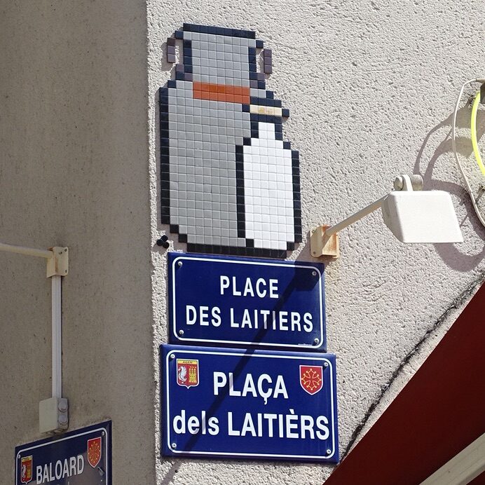 Bouteille de lait de la place des Laitiers — Street art de Mifamosa à Agen