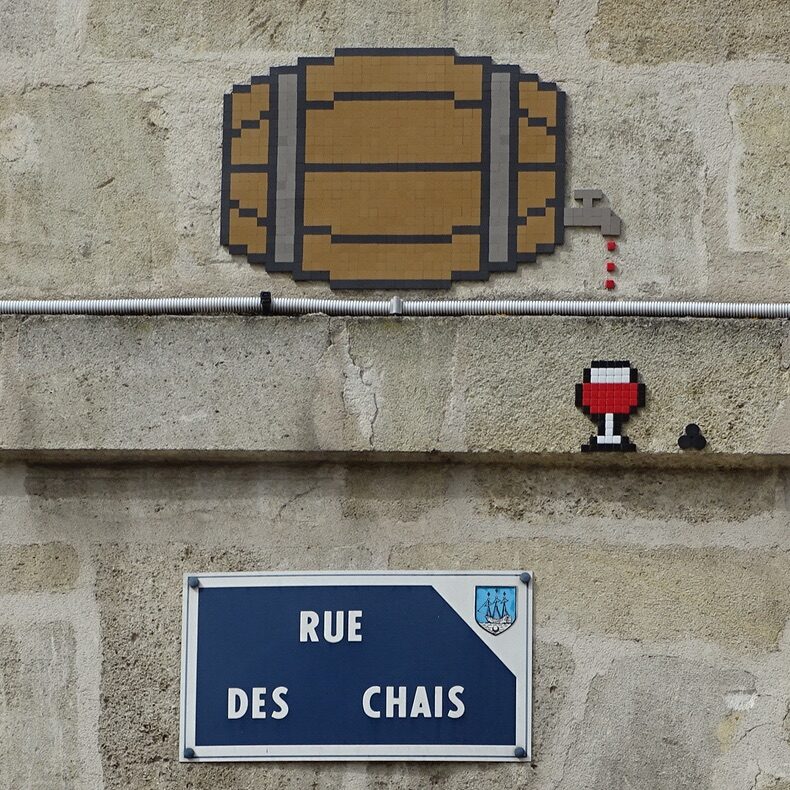 Tonneau et verre de vin de la rue des Chais — Street art de Mifamosa à Libourne