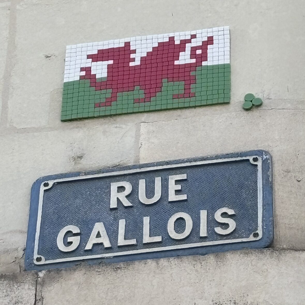 Dragon gallois de la rue Gallois — Street art de Mifamosa à Blois