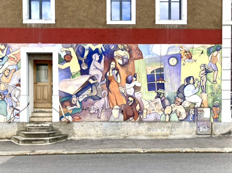 People, the Facade with Two Friezes — Street art in La Chaux-de-Fonds