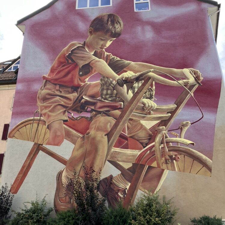 Jouer avec des bouts de ficelle — Street art de Telmo Miel à Le Locle