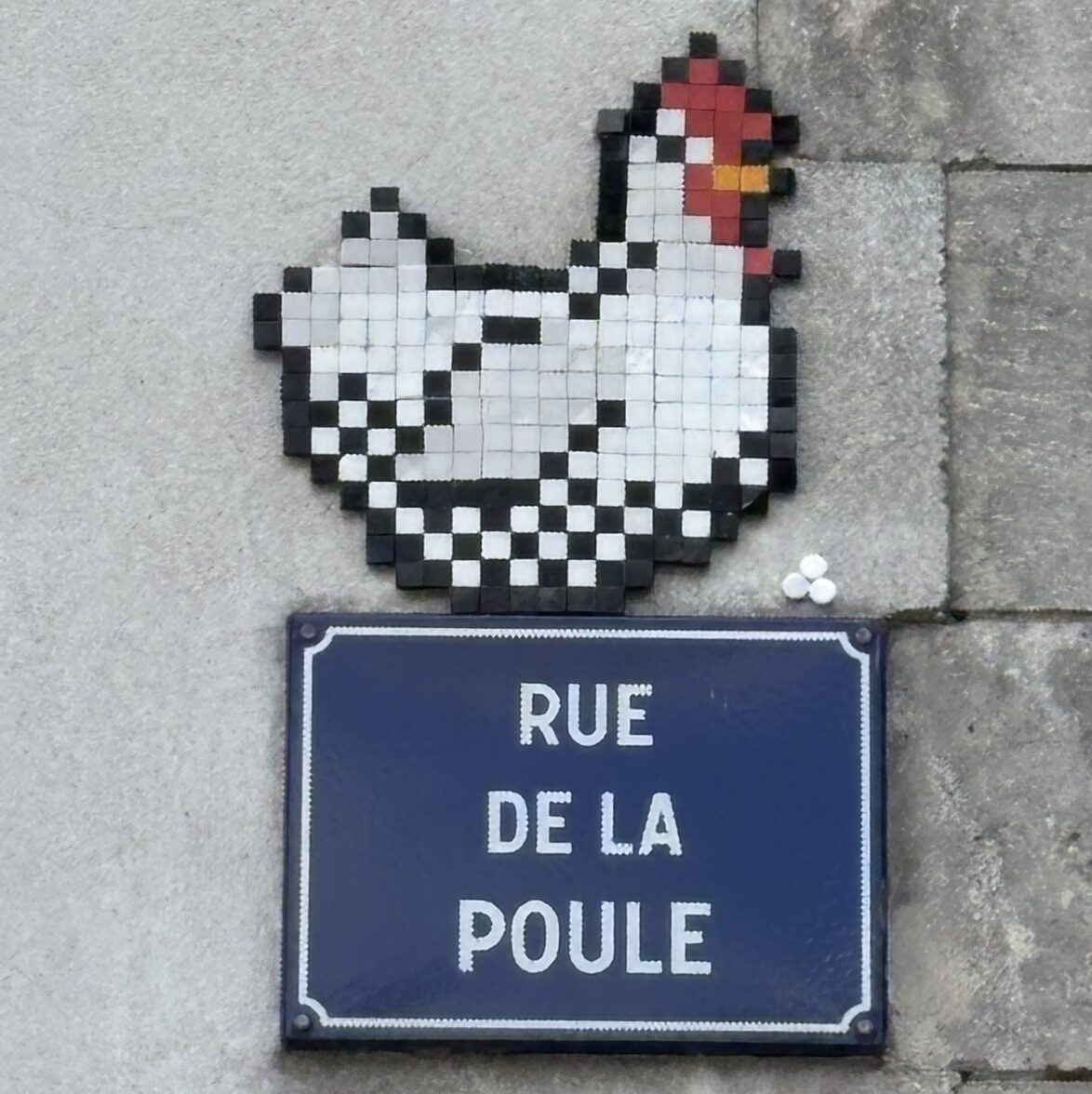 The Speckled Hen of Rue de la Poule — Street art by Mifamosa in Orléans