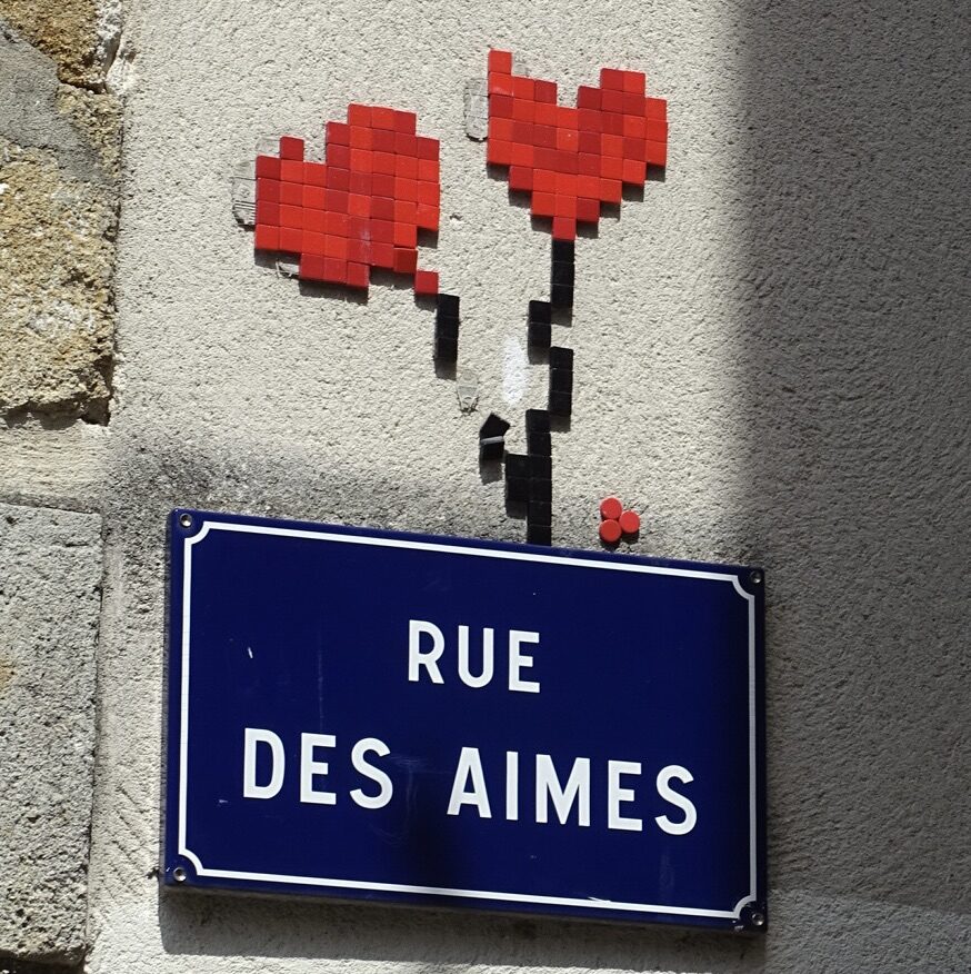 Hearts on Rue des Aimés — Street art by Mifamosa in Clermont-Ferrand