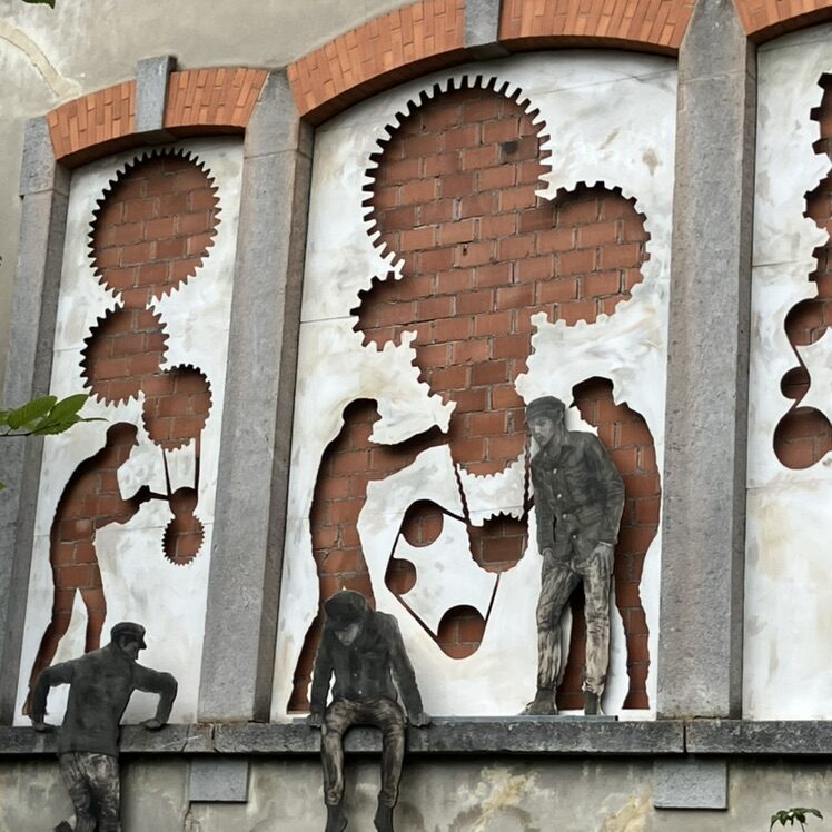 Run for Your Life — Street art by LEVALET in Le Locle