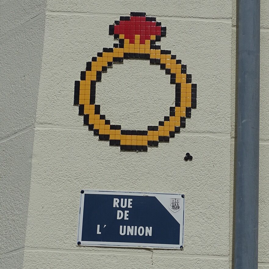 Engagement Ring on Rue de l'Union — Street art by Mifamosa in Libourne
