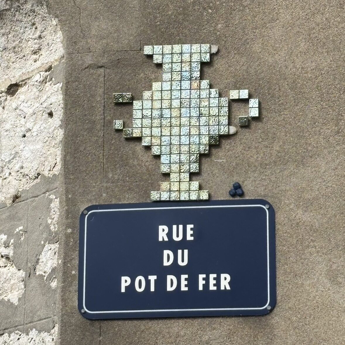 Le pot de fer de la rue du Pot de Fer — Street art de Mifamosa à Orléans