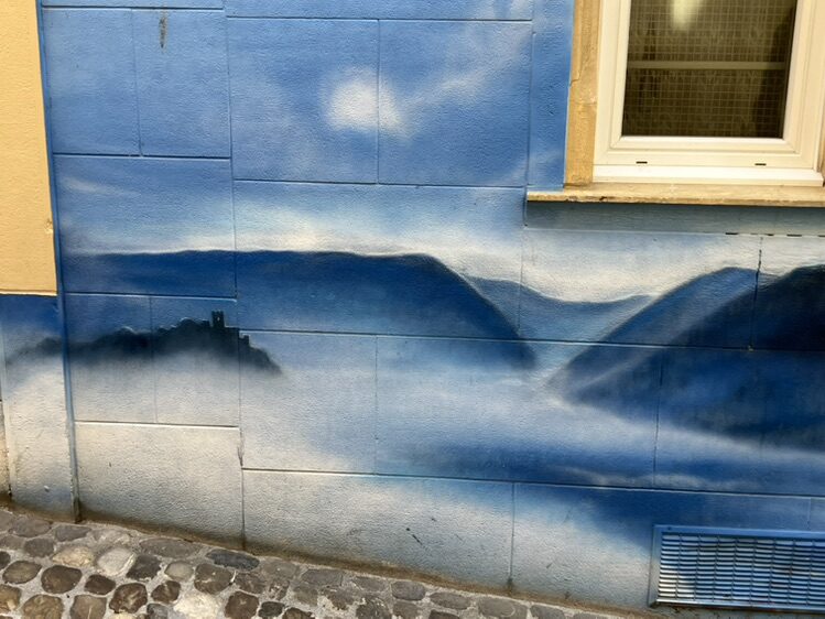 Bouquetins sur l'éperon rocheux — Street art à Neuchâtel