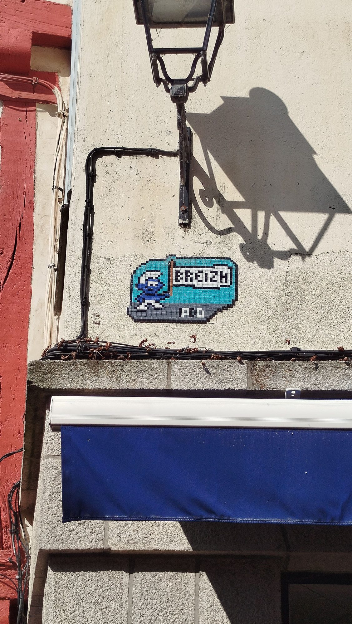 Breizh en mosaïque turquoise — Street art de IPDO à Vannes