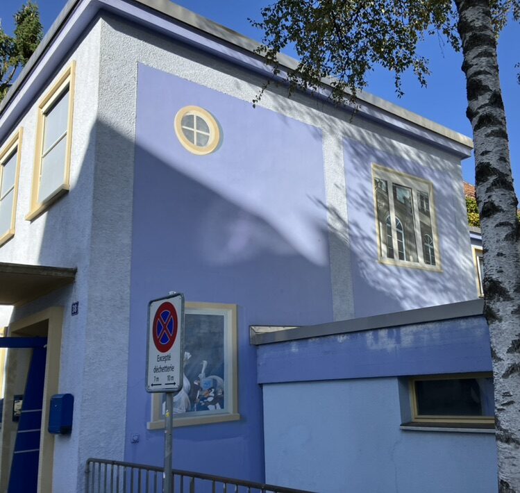 Fausse fenêtre et oculus peints — Street art à La Chaux-de-Fonds