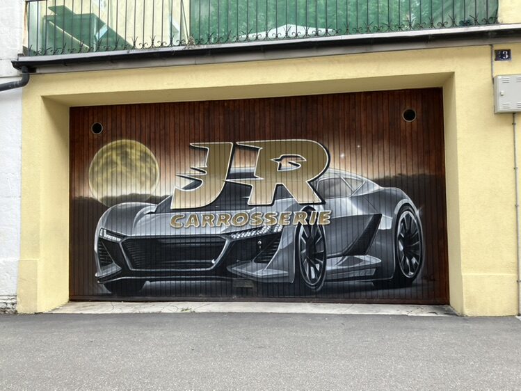 Voiture de sport de la carrosserie JR — Street art à La Chaux-de-Fonds