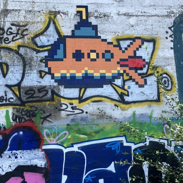 Yellow submarin — Street art in Saint-Nazaire