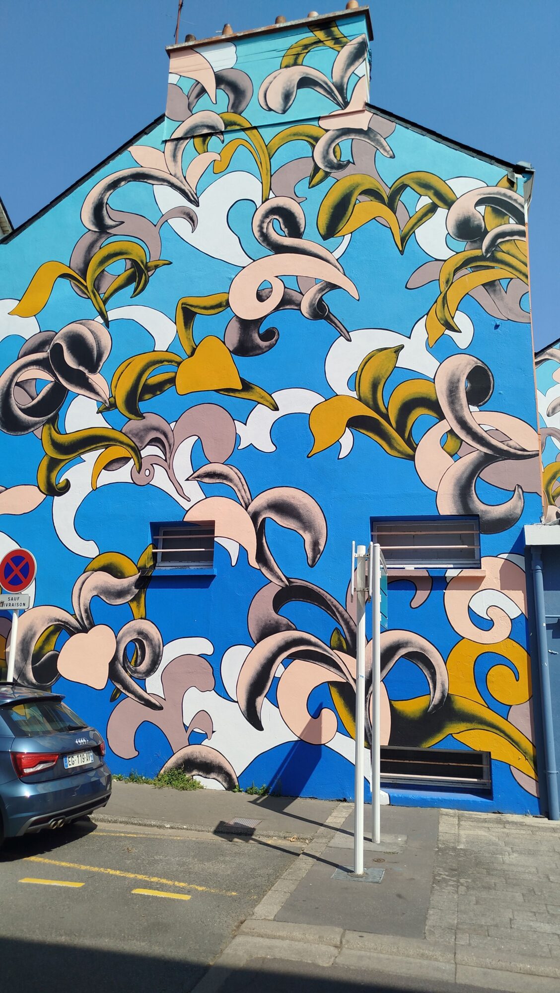Foliage on a Blue Background by Julien Colombier — Street art by Julien Colombier in Saint-Nazaire
