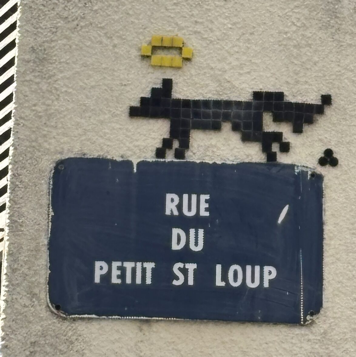 Le loup auréolé du Petit Saint Loup — Street art de Mifamosa à Orléans