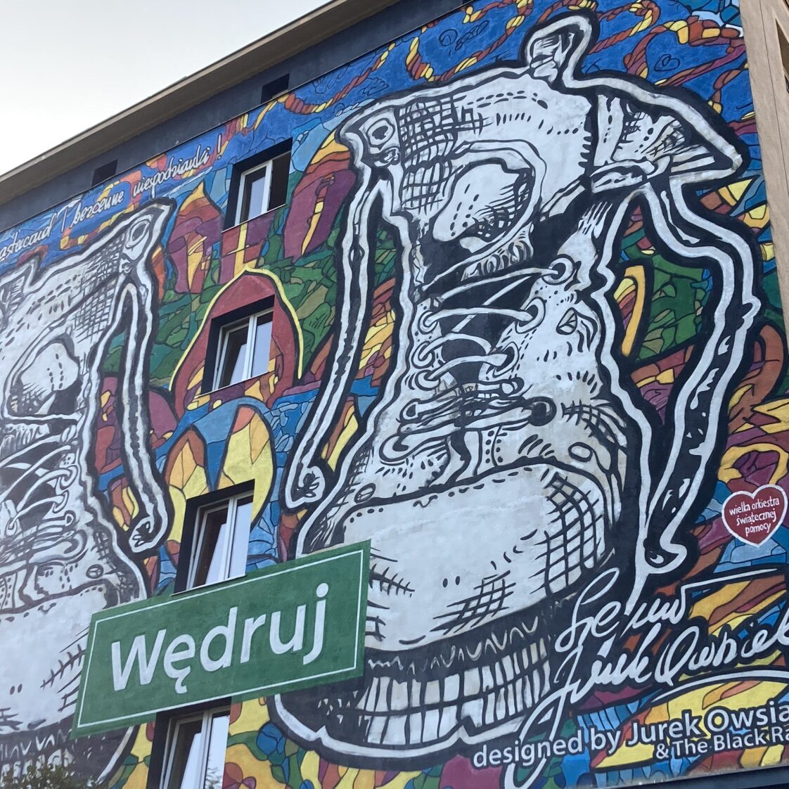 Wędruj, the Two White Line Giants — Street art in Łódź