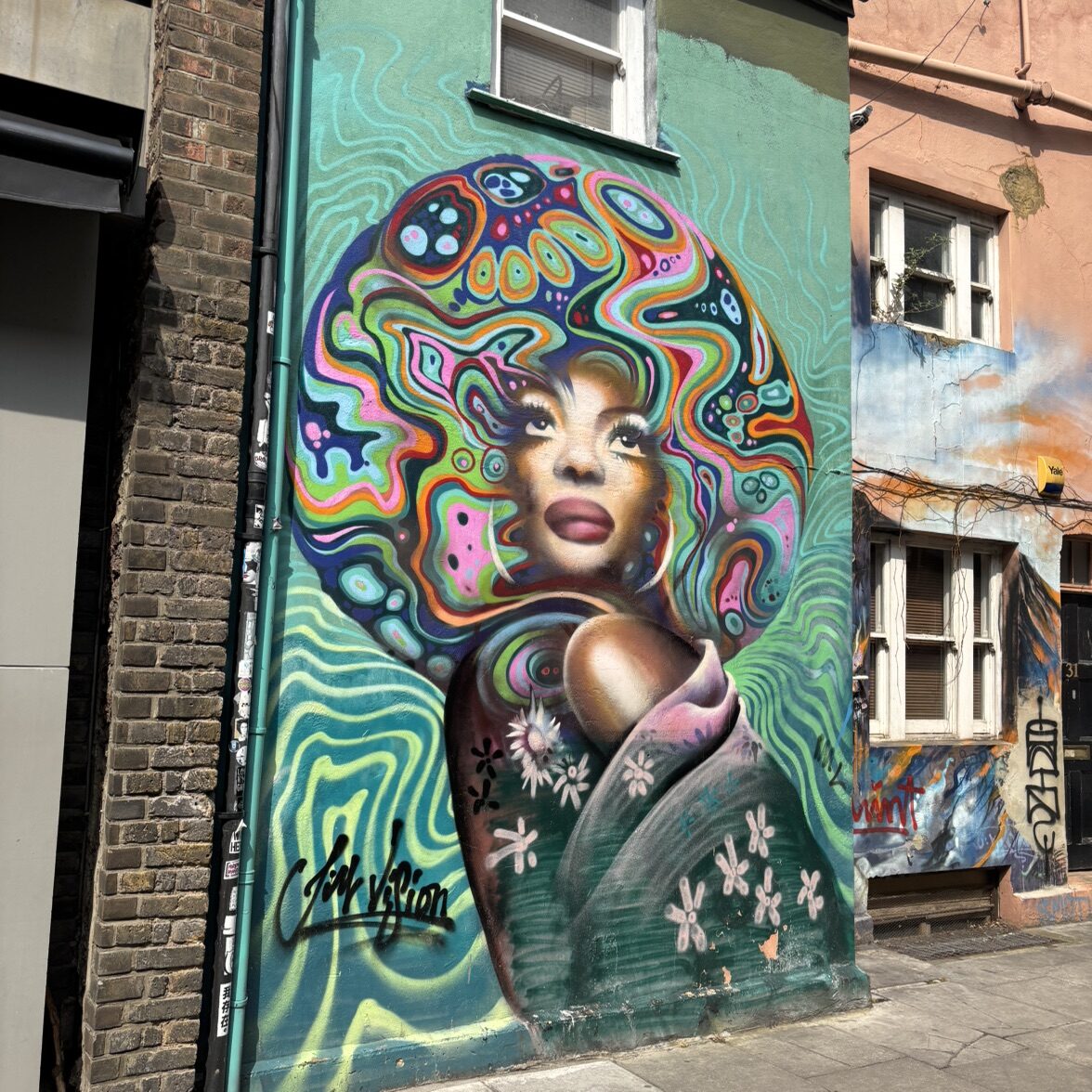 Femme à la chevelure psychédélique — Street art de Jim Vision à London
