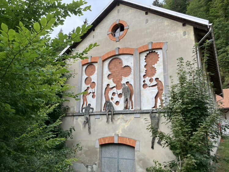 Run for Your Life — Street art by LEVALET in Le Locle