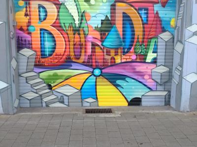 Bauwerk 3D Letters Rainbow Umbrella Graffiti — Street art in Saarbrücken