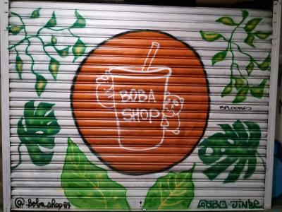 Rideau du Boba Shop — Street art à Strasbourg