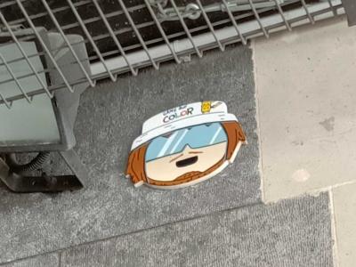 Sticker Make Color sur le trottoir — Street art de Fast Freak à Paris