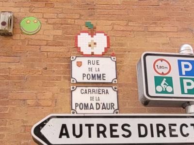 Urban Game with Street Signs — Street art by Mifamosa in Toulouse