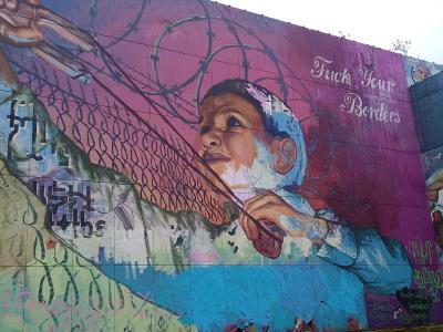 Fuck Your Borders, fresque engagée à Berlin — Street art de Alaniz à Berlin