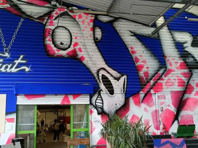 Faat - personnage graphique géant — Street art à Nantes