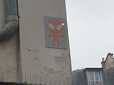 Mr Djoul Orange Alien — Street art by Mr Djoul in Paris