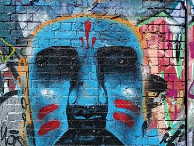 Masque bleu Loty Loony — Street art à London