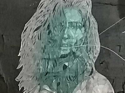 Portrait féminin fantomatique — Street art à Lille