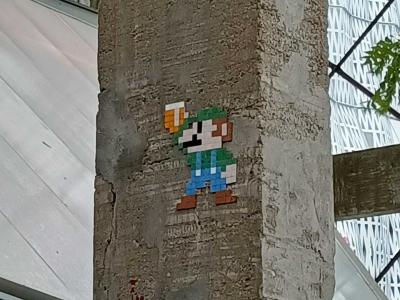 Luigi pixel art — Street art à Nantes